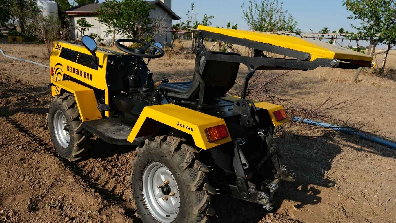 Belden kırmalı 4x4 CEvan mini traktör manevra